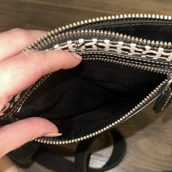 Coach brand Black & White Logo Pattern Women’s Crossbody Bag - Picture 4 of 5